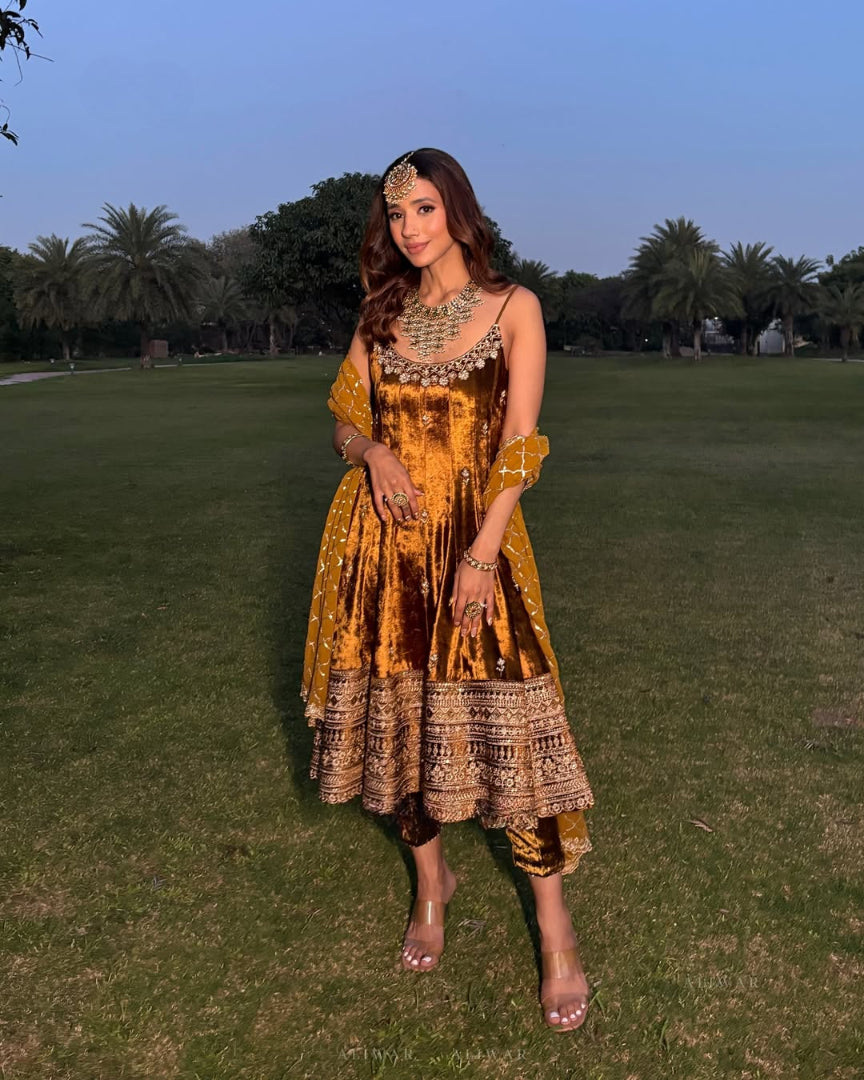 Noor Zari Anarkali Set