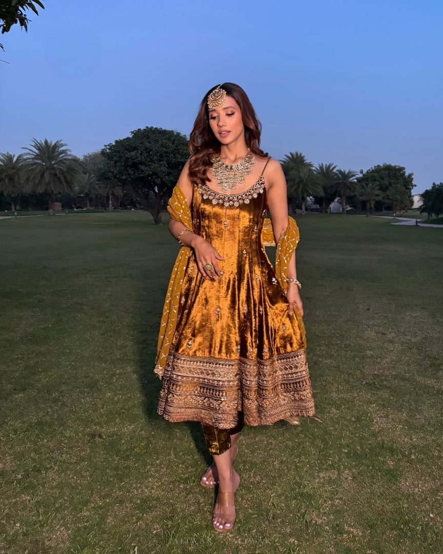 Noor Zari Anarkali Set