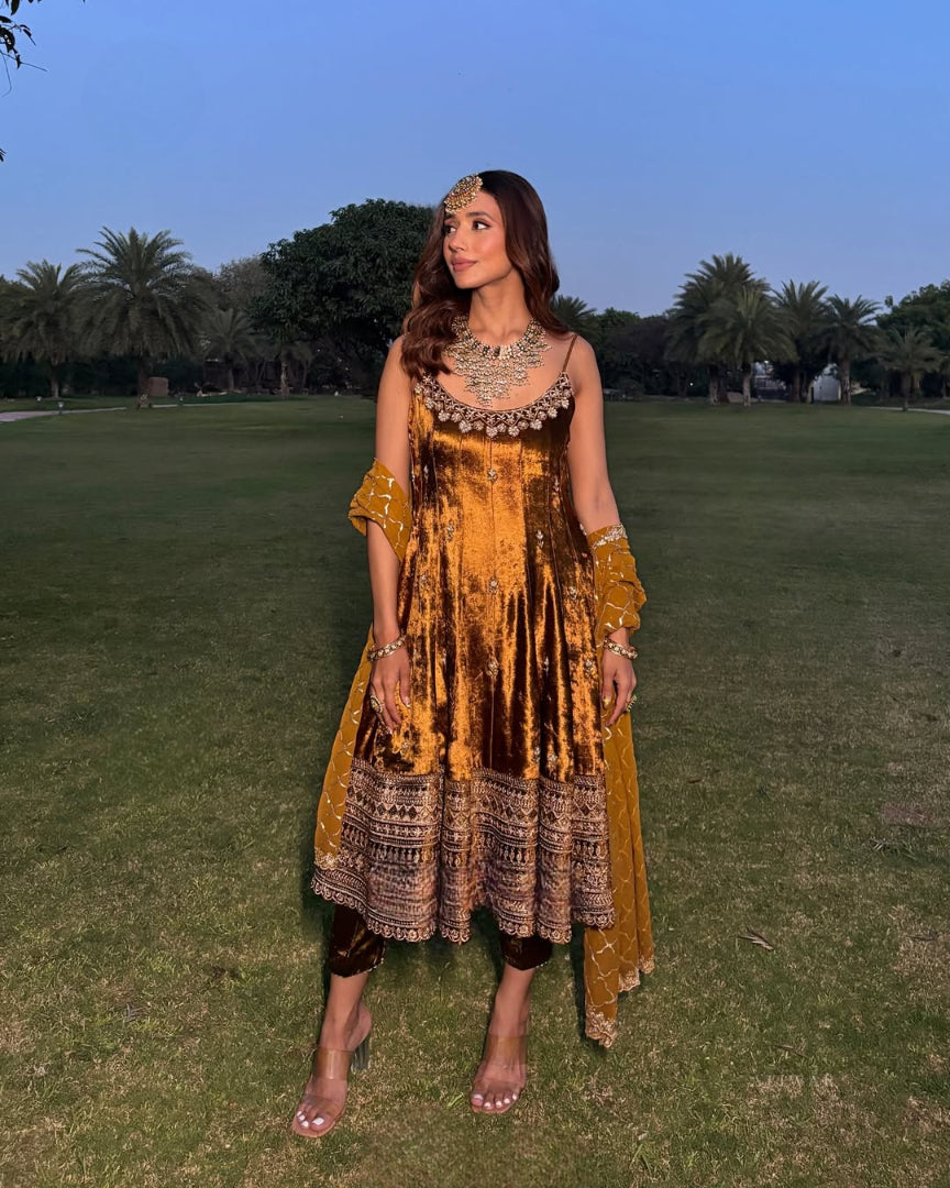 Noor Zari Anarkali Set