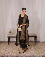 Gilded Embroidered Kurta Set