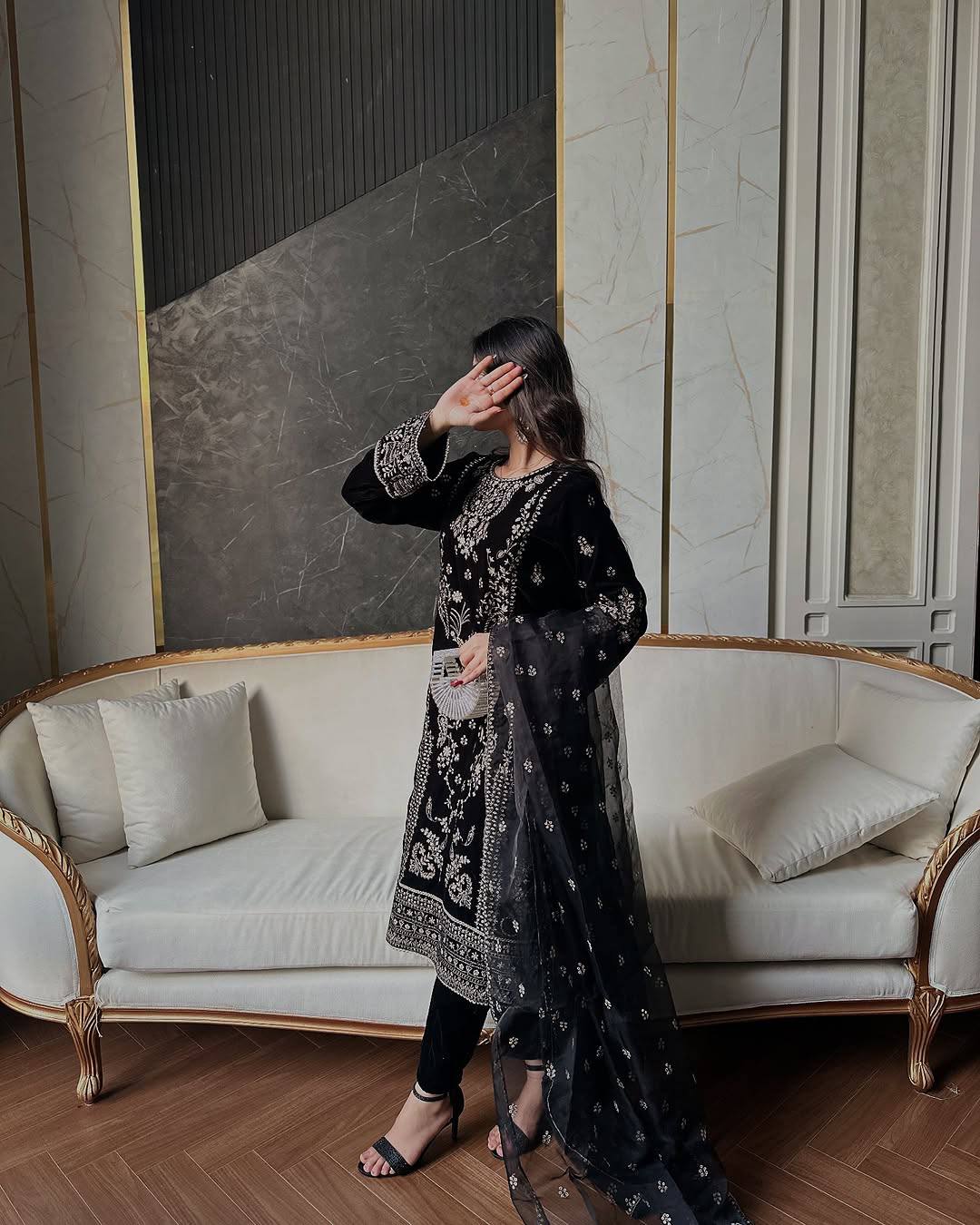 Dastangoi Velvet Kurta - set